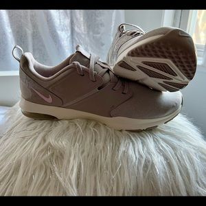 WMNS NIKE AIR BELLA TR Size 12